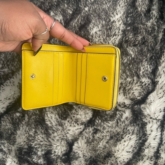 KIRA CHEVRON BI-FOLD WALLET - Picture 3 of 4